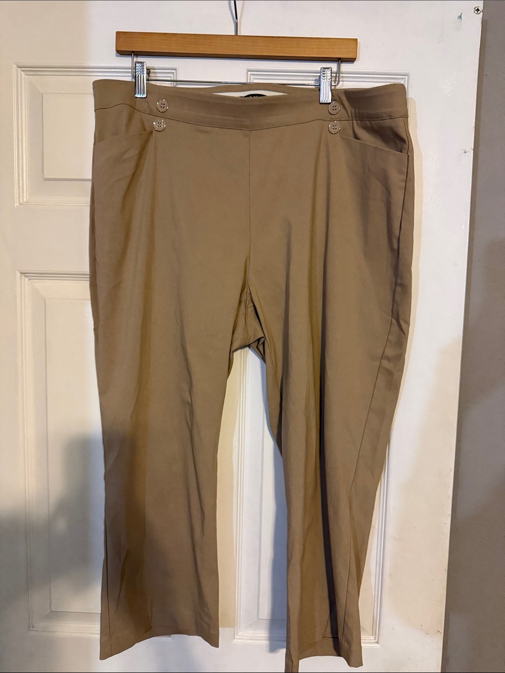 Roz & Ali Cropped Ankle Pants in Khaki
